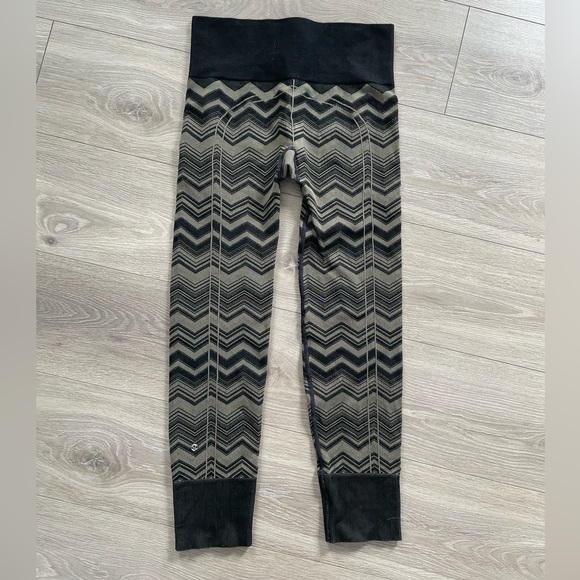 ✨Early 2000’s Lululemon✨ - Picture 3 of 3